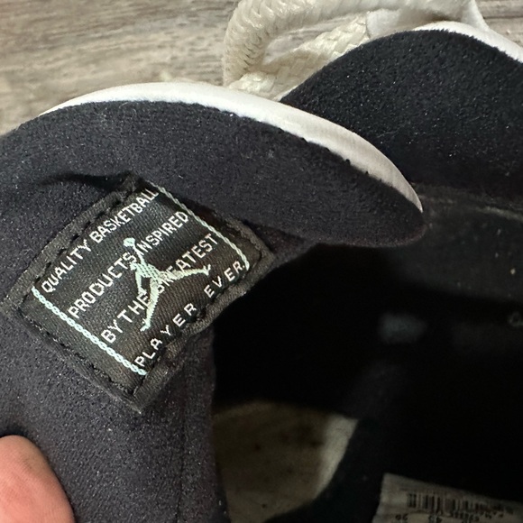 Nike Air Jordan 11 Retro - Picture 7 of 10